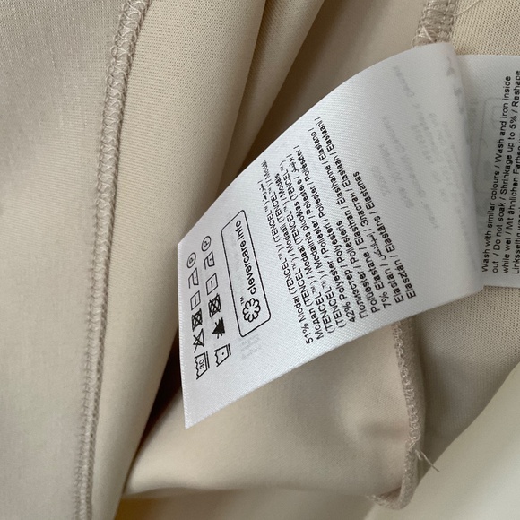 In Wear Ladies Blouse, Size M - Picture 4 of 4